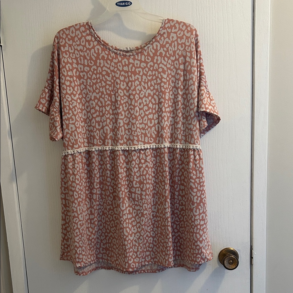 Chic Soul Blush Leopard Print Short Sleeve Top